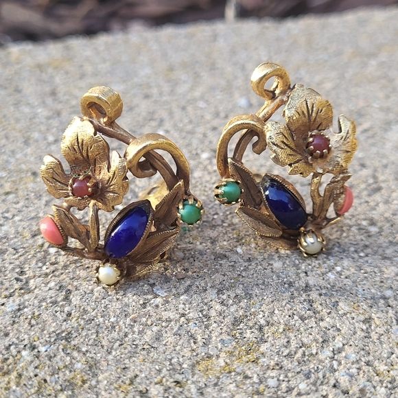 Vintage PAT pending clip on earrings - Picture 1 of 6